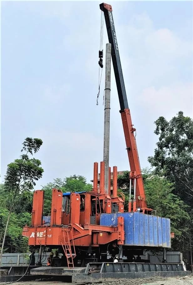 Piling rig driving PHC piles on site